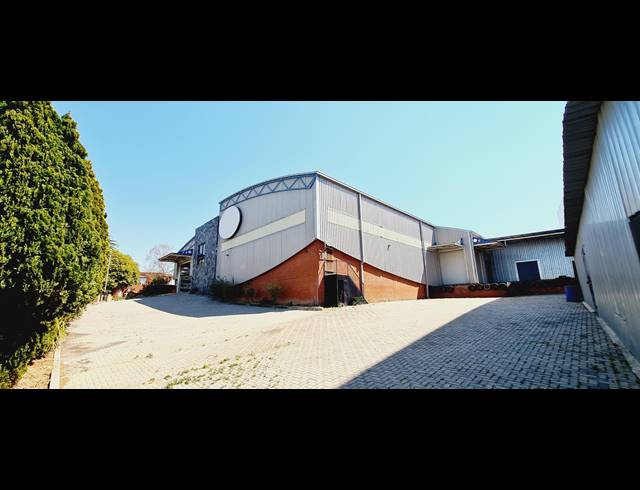 2,543M² WAREHOUSE FOR SALE IN OLIVEDALE